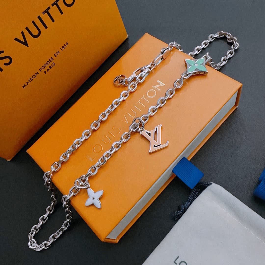 Louis Vuitton Silver Chain Necklace with Star and Letter 'N' Design